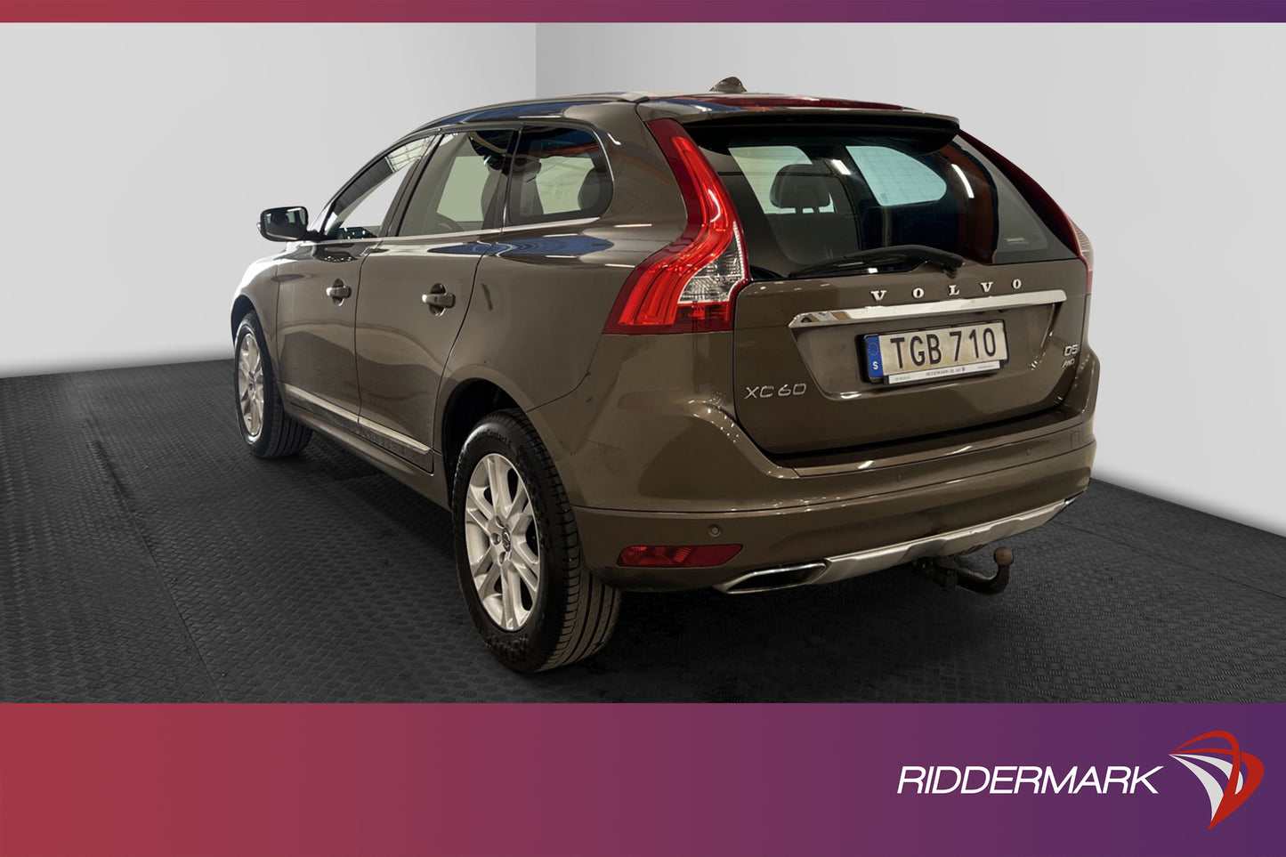 Volvo XC60 D5 215hk AWD Summum Pano D-Värm VOC B-Kamera