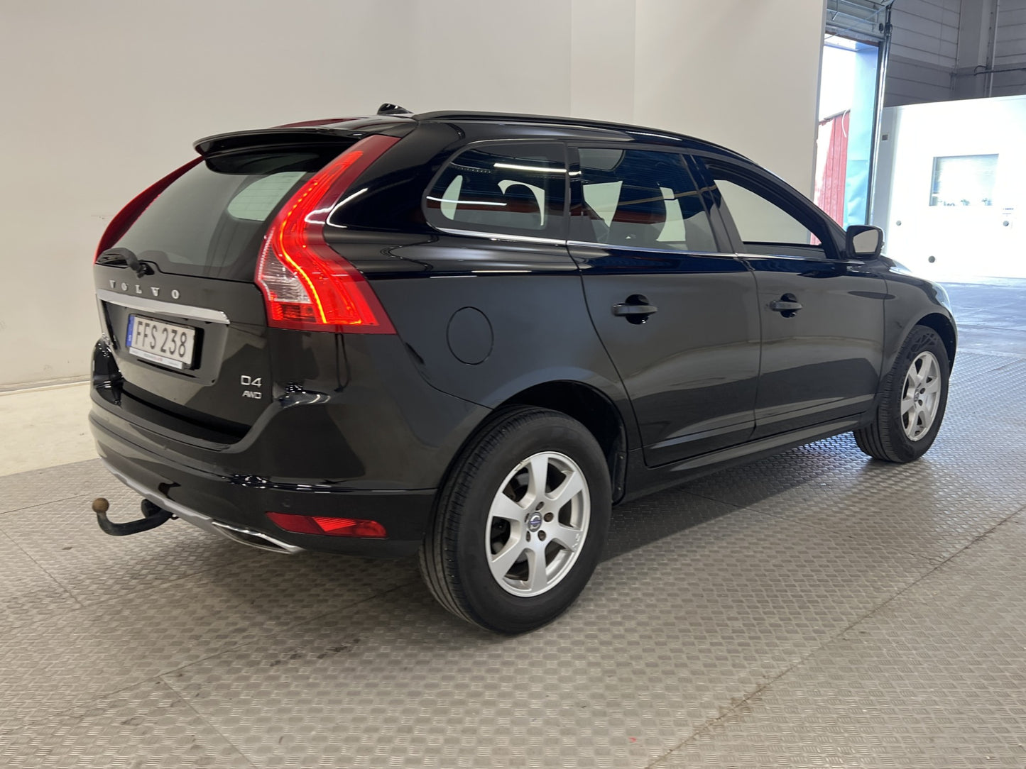 Volvo XC60 D4 AWD 190hk Momentum VOC Värmare Kamera Drag GPS