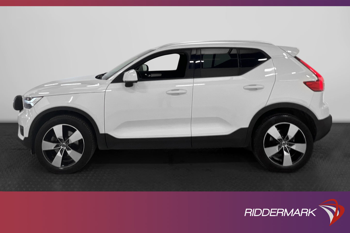 Volvo XC40 T4 AWD 190hk Momentum VOC Drag Värmare Navi