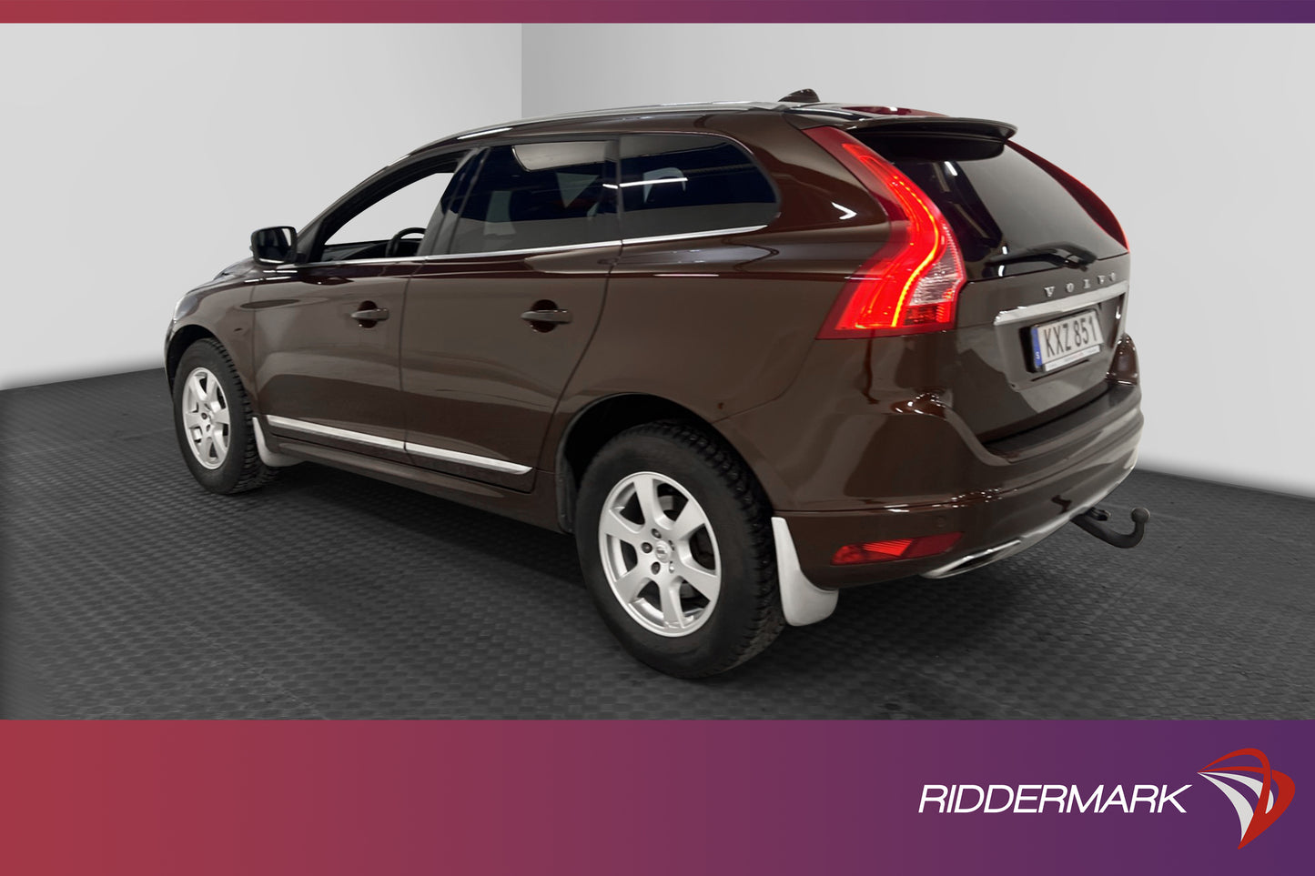 Volvo XC60 D4 AWD Summum D-värm Pano Navi Drag BLIS Nyservad