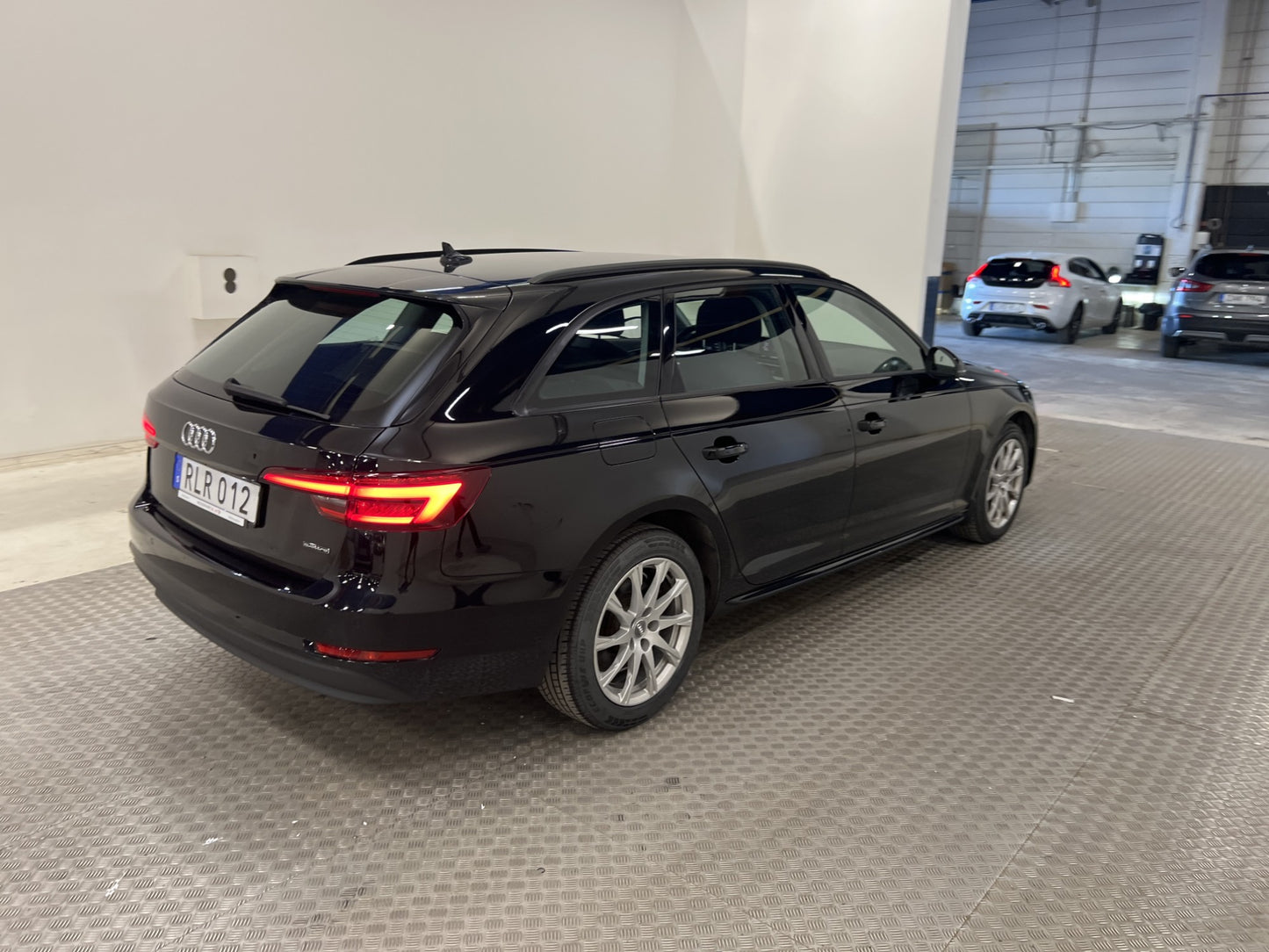 Audi A4 2.0 TDI Quattro 190hk Cockpit Navigation Euro 6