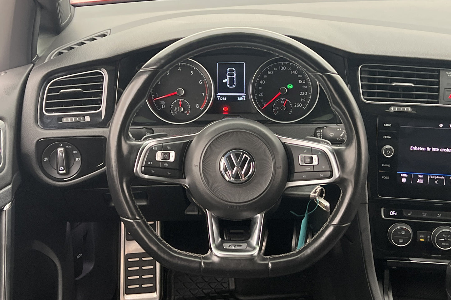 Volkswagen Golf 1.5 TSI 150hk R-Line CarPlay Adaptiv-fart