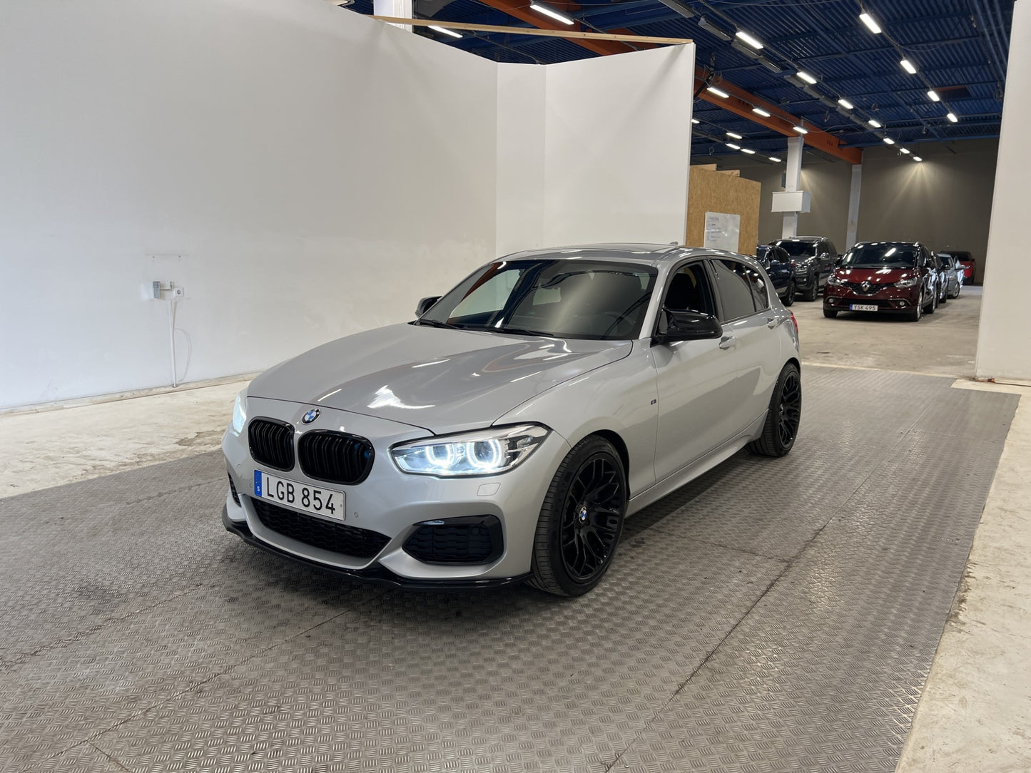 BMW M135i xDrive 326hk Taklucka Navi H/K Alcantara