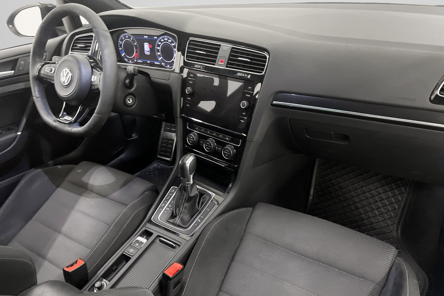 Volkswagen Golf R 4M 310hk Cockpit Pretoria P-sensorer