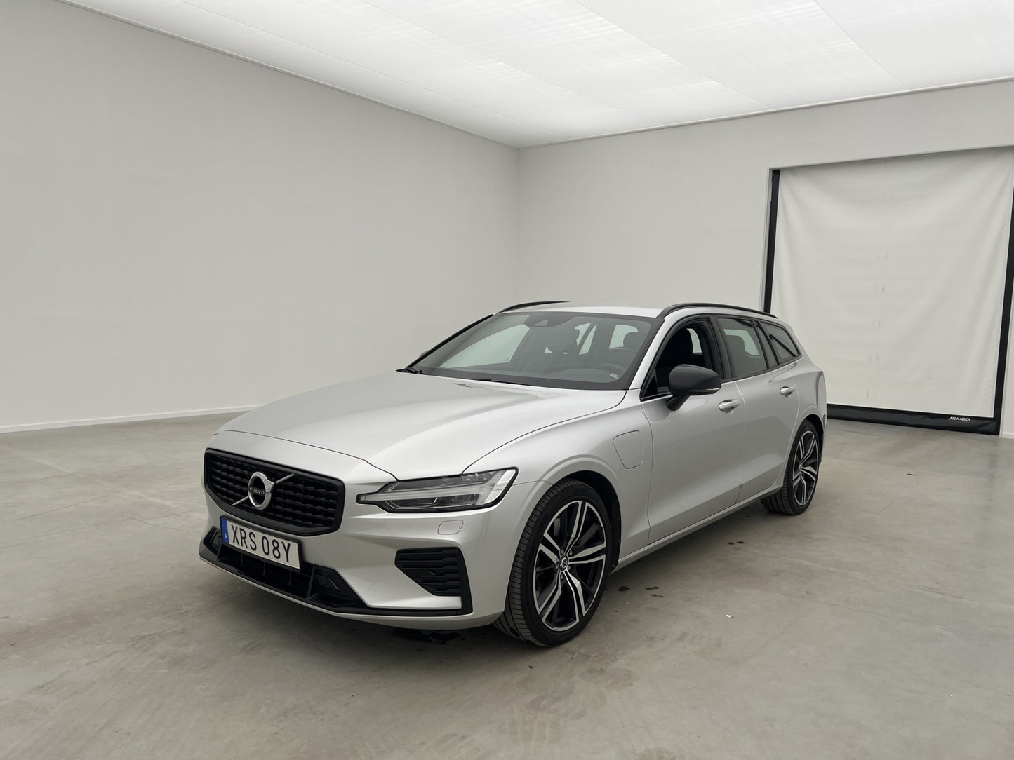 Volvo V60 Recharge T6 AWD 340hk R-Design Drag H/K MOMS