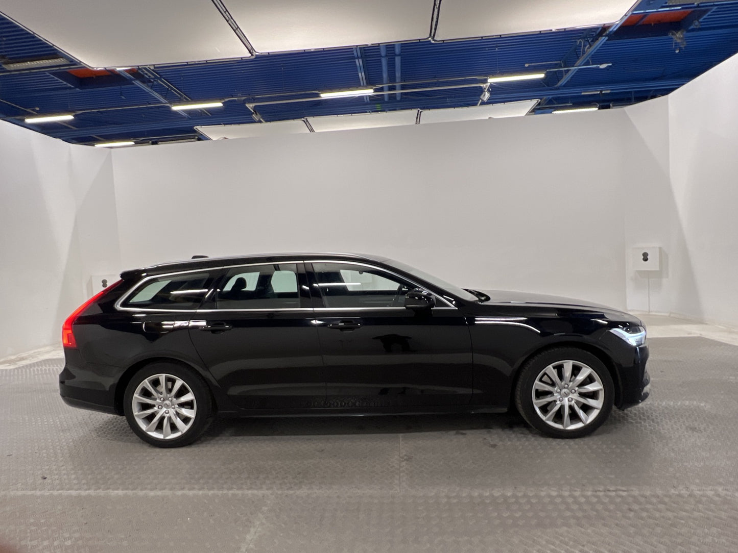 Volvo V90 T4 190hk Momentum VOC Värmare Navi P-sensorer