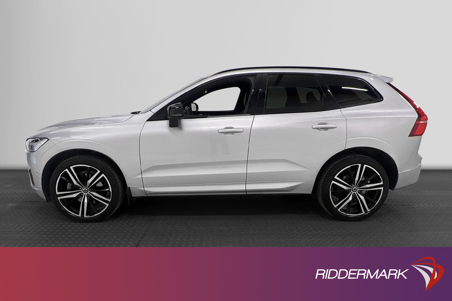 Volvo XC60 B5 AWD 235hk R-Design VoC Pano Skinn 360-Kam Drag