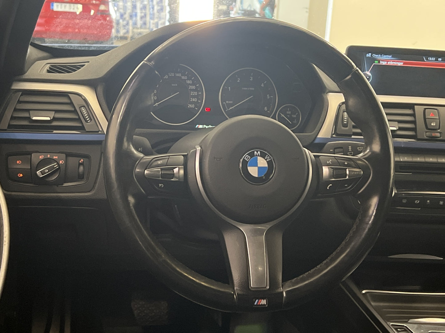 BMW 330d xDrive 258hk M-Sport Skinn Värmare Kamera Drag Navi