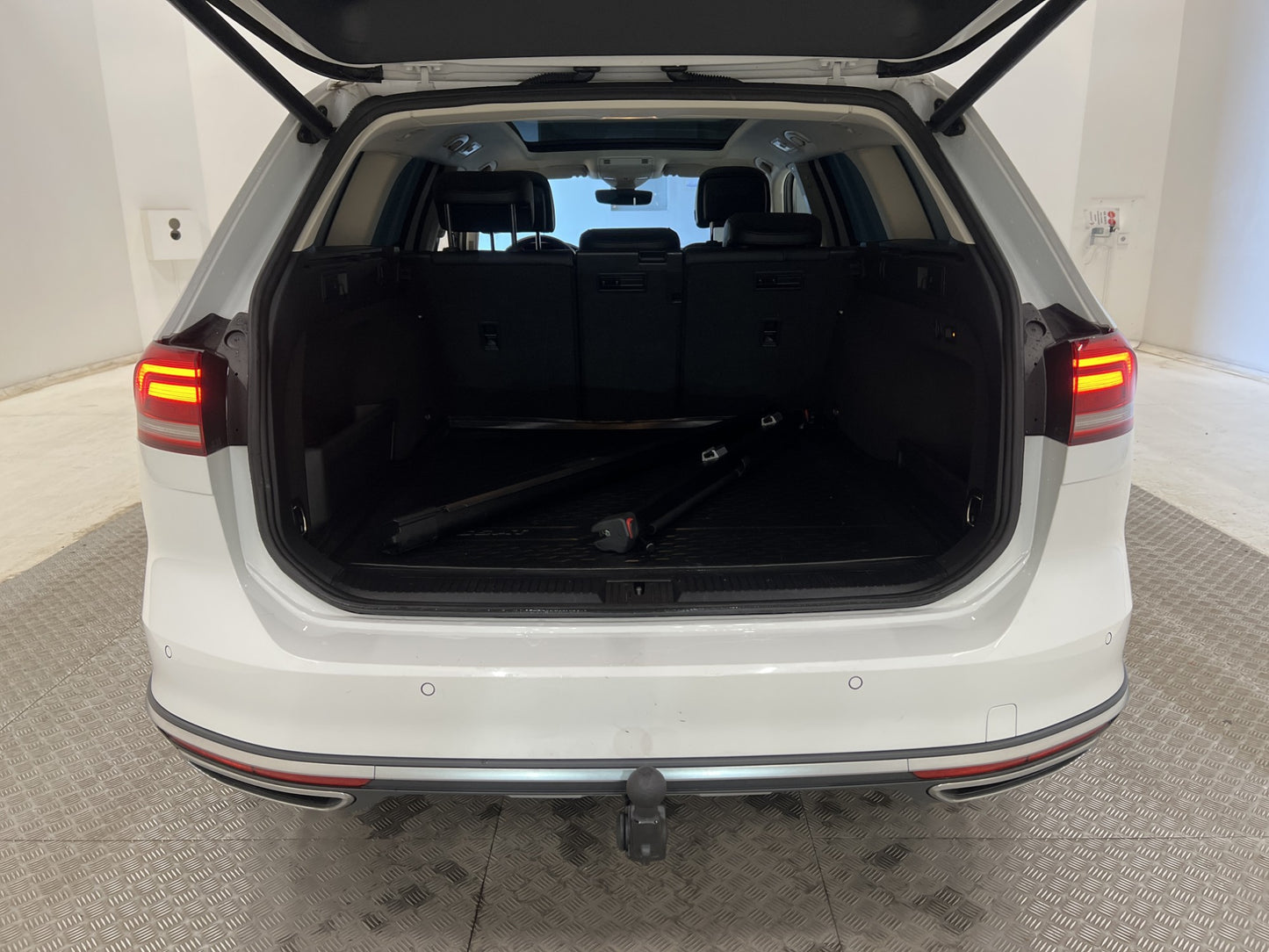 Volkswagen Passat Alltrack 4M 190hk Executive Pano Värmare