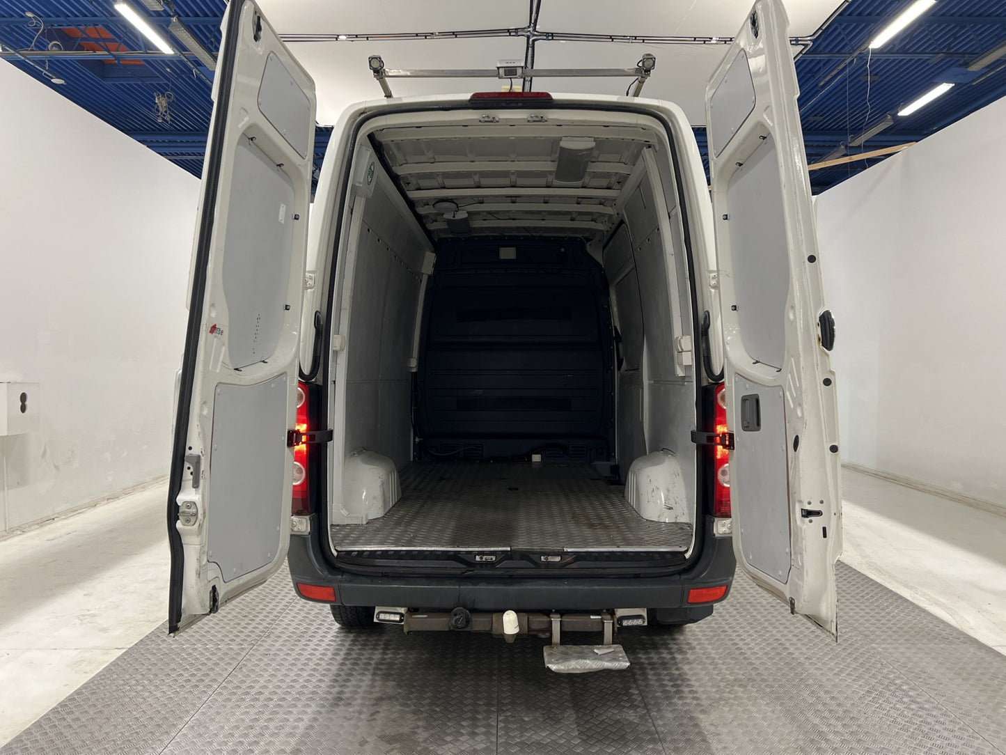 Volkswagen Crafter L2H2 2.5TDI Värmare Farthållare Dragkrok