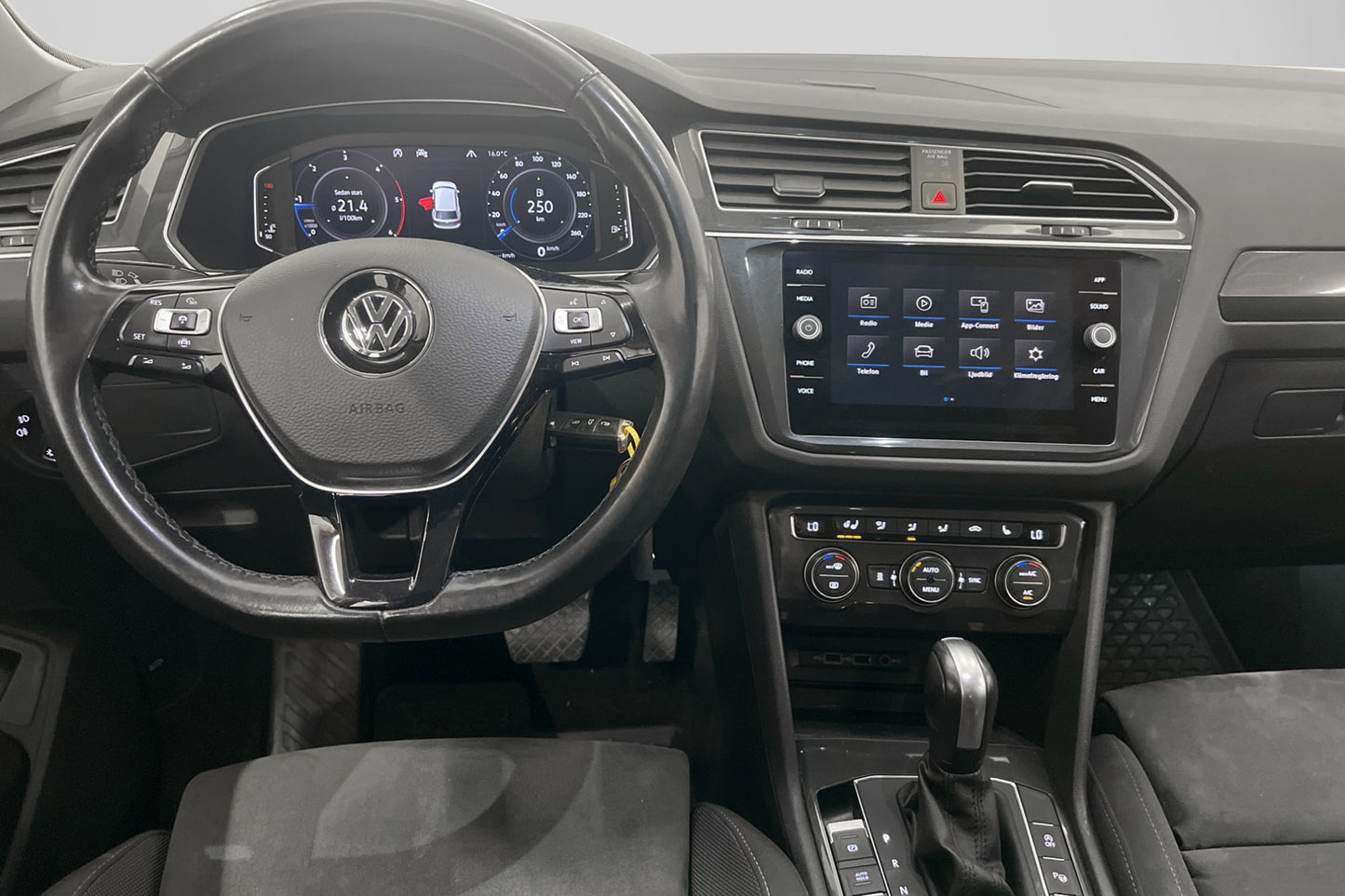 Volkswagen Tiguan 2.0 TDI 190hk 4M R-line Cockpit Värm Drag