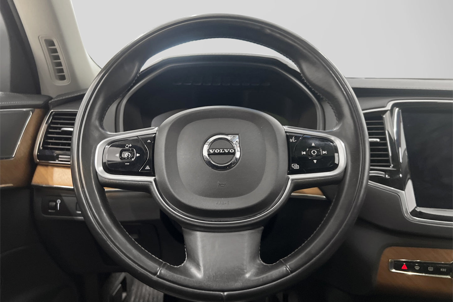 Volvo XC90 D5 AWD 235hk Inscription Pano Moms VOC HuD D-värm