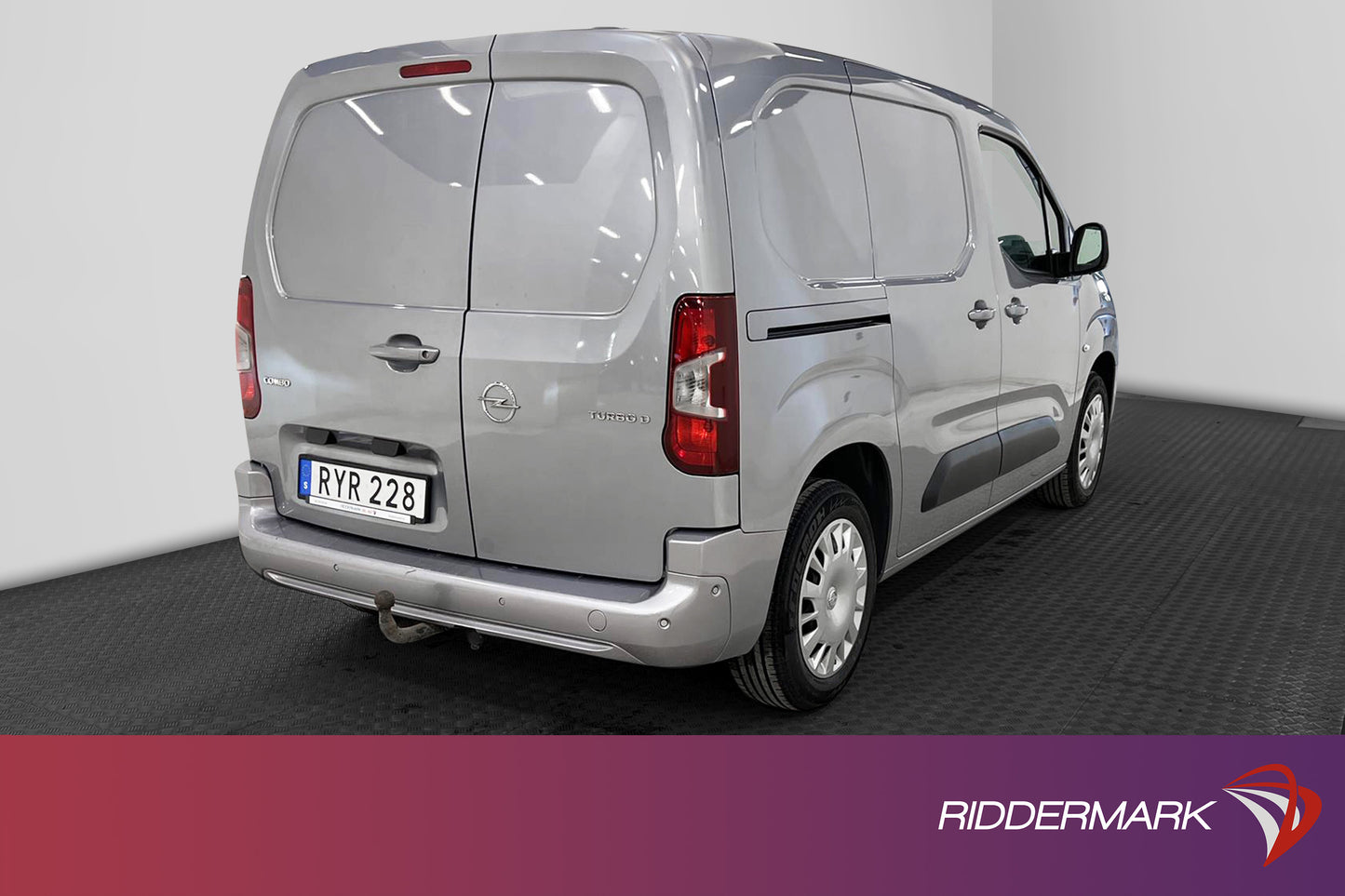 Opel Combo 1.5 3-sits 101hk Navi PDC Dragkrok M-värmare