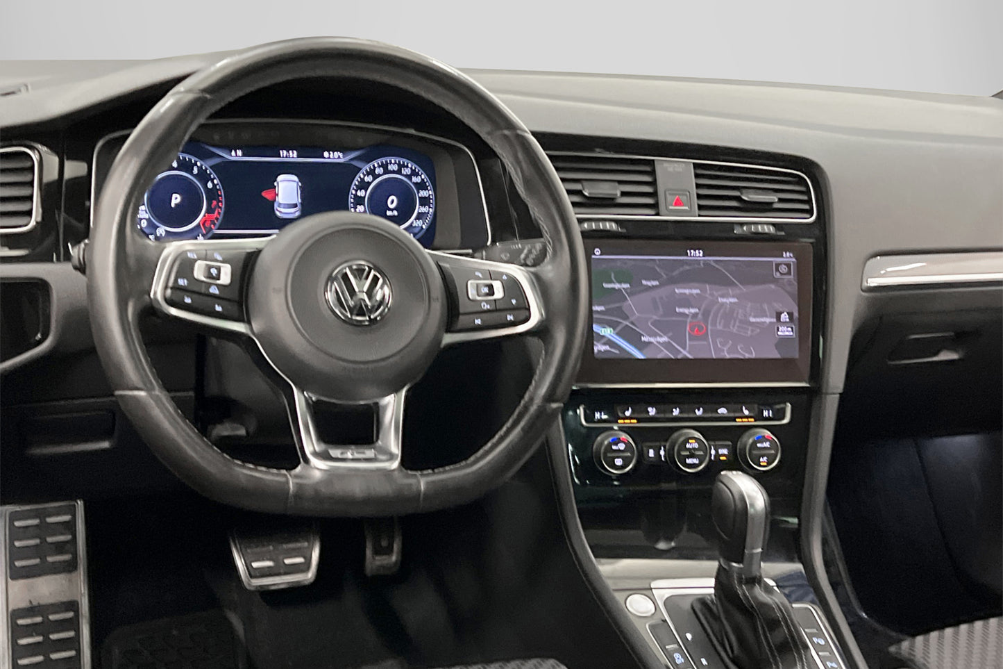 Volkswagen Golf 150hk R-Line Pano Cockpit Värm Dynaudio Drag