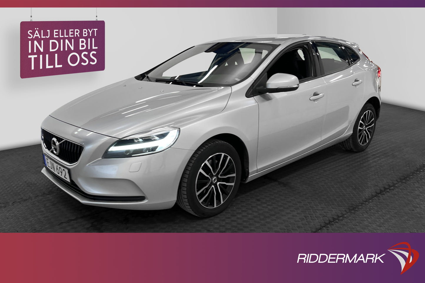 Volvo V40 D3 150hk Momentum D-Värm VOC Navi Drag Välservad