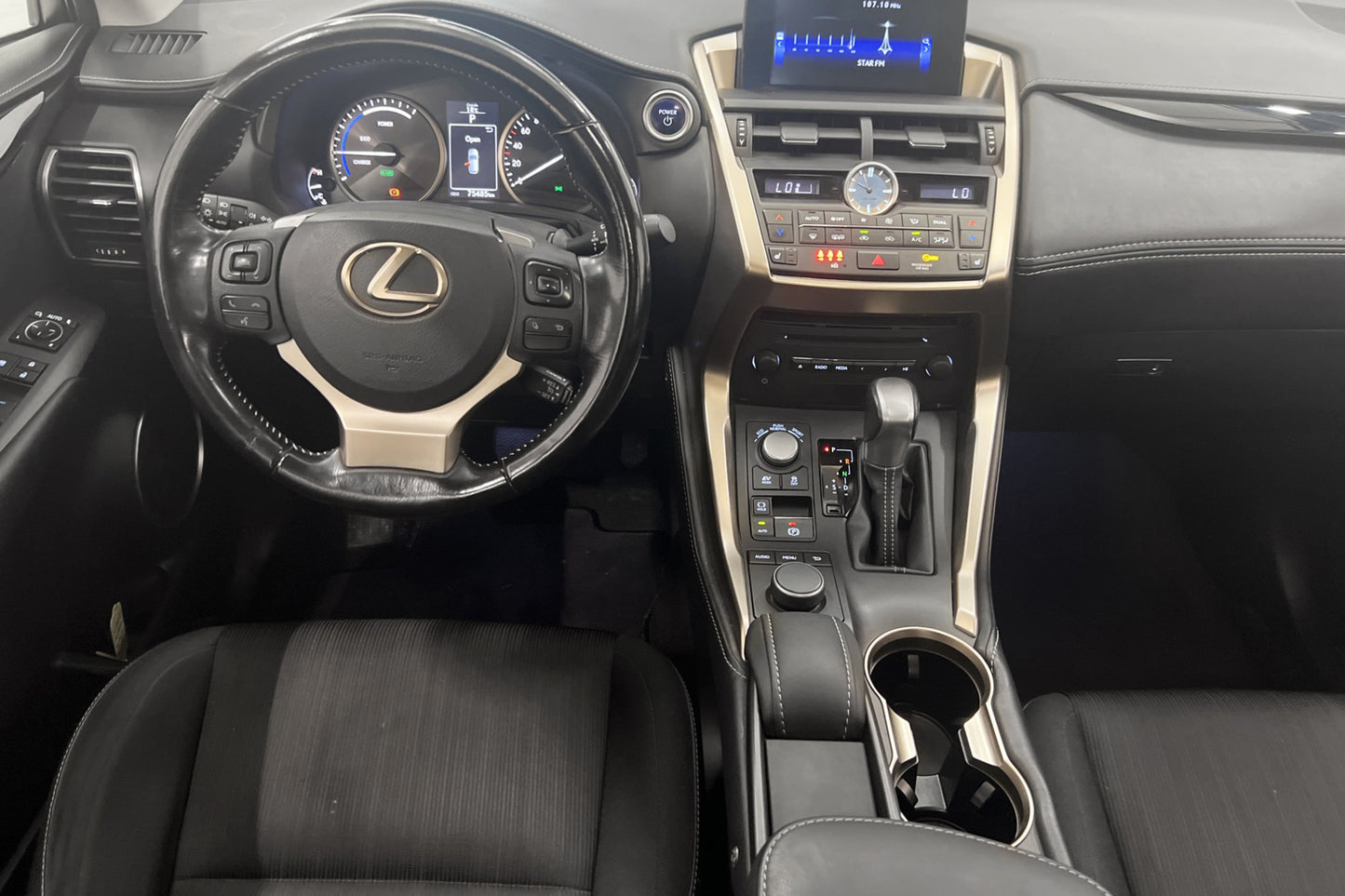 Lexus NX 300h AWD 2.5 197hk Comfort Backkamera Välservad