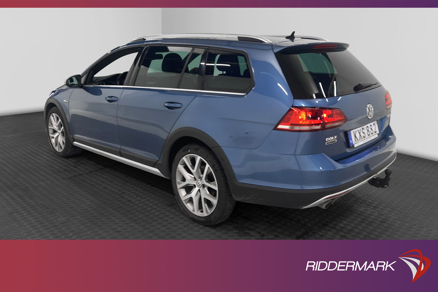 Volkswagen Golf Alltrack 4M 184hk Värmare B-kam Drag Pano