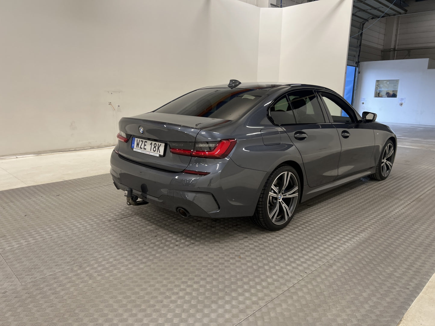 BMW 330i xDrive 258hk M Sport B-kamera Alcantara H/K Drag