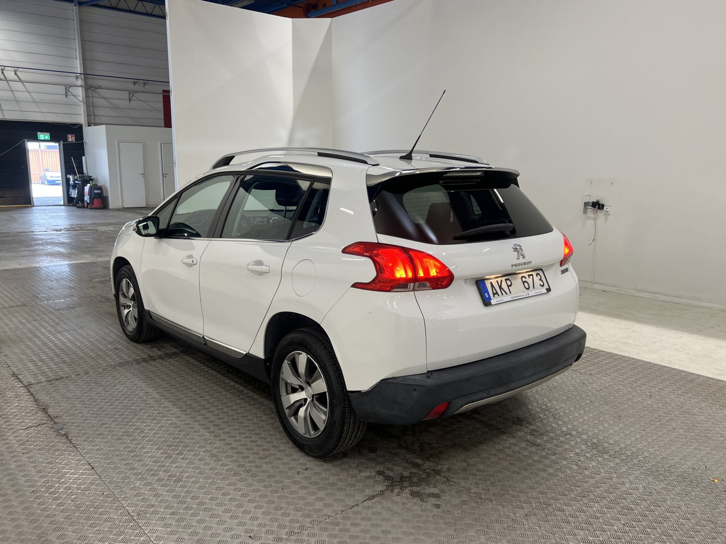 Peugeot 2008 1.2 VTi Allure Motorvärmare Pano Navigation