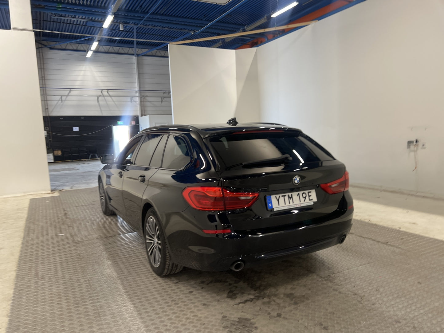 BMW 520 d Touring 190hk Sportline Pano D-Värm Skinn Kamera