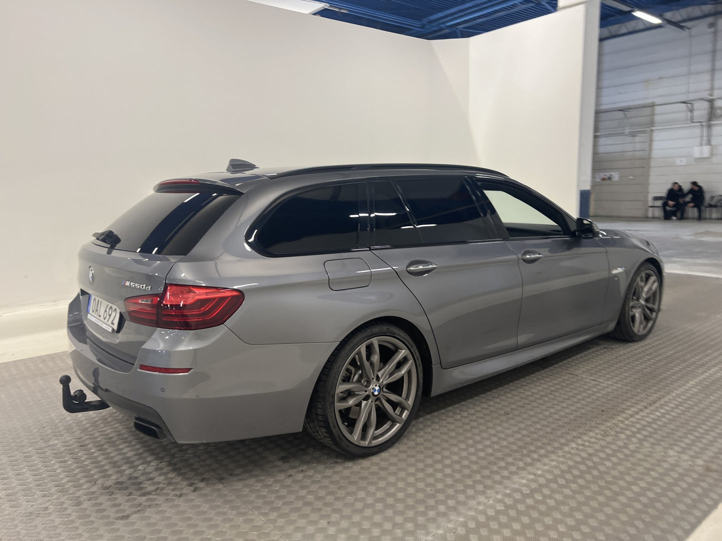 BMW M550 d xDrive Touring 381hk M Sport Värm Pano H/K Drag