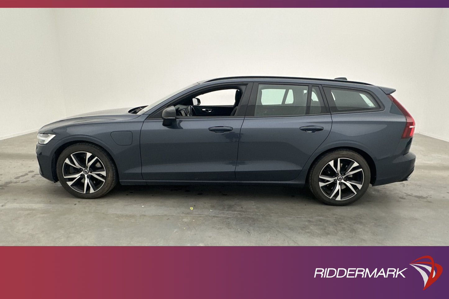 Volvo V60 T8 AWD 392hk R-Design VOC Pano Kamera Drag MOMS