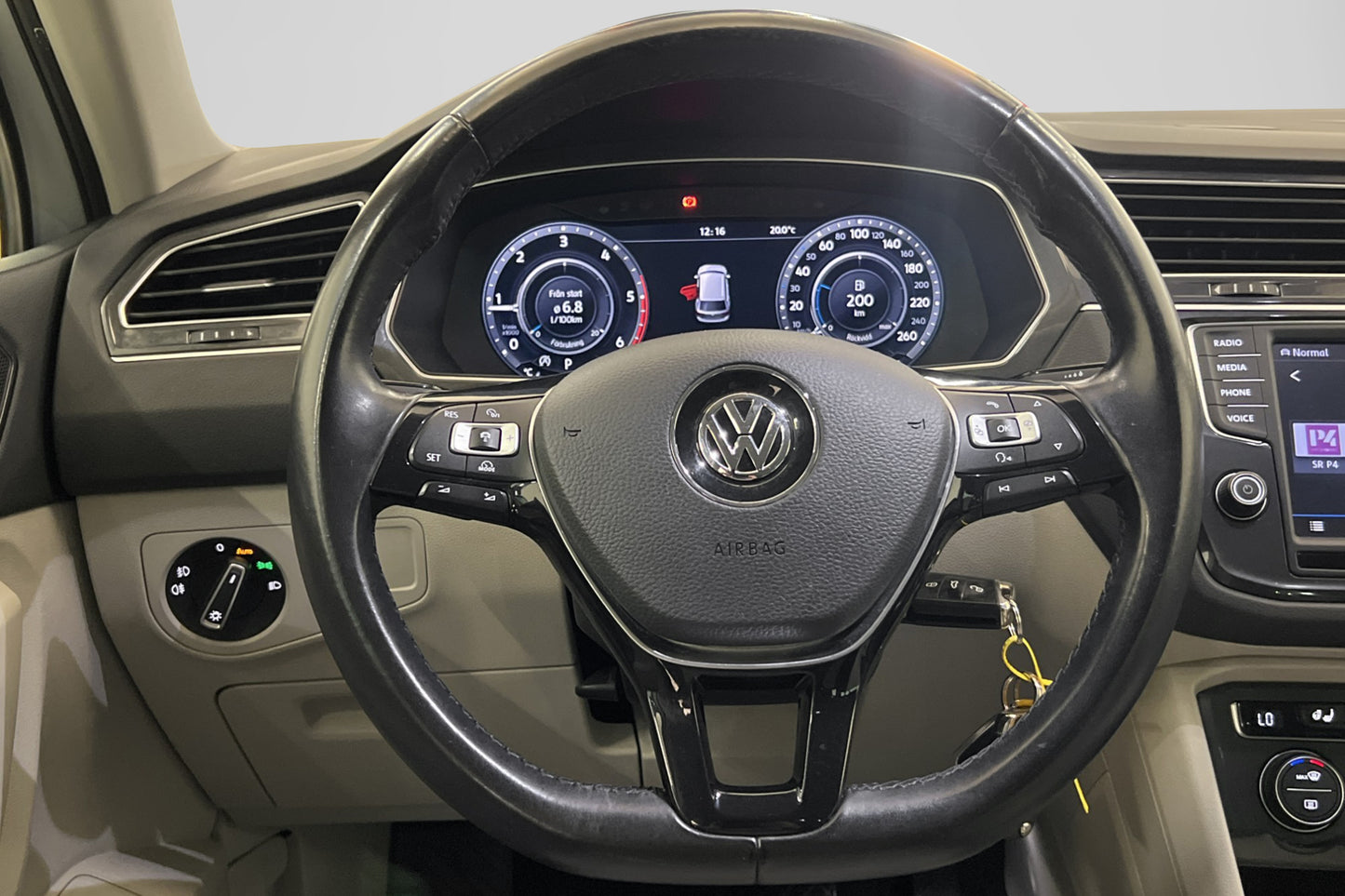 Volkswagen Tiguan 4M 190hk R-Line Cockpit D-Värm B-Kam Drag