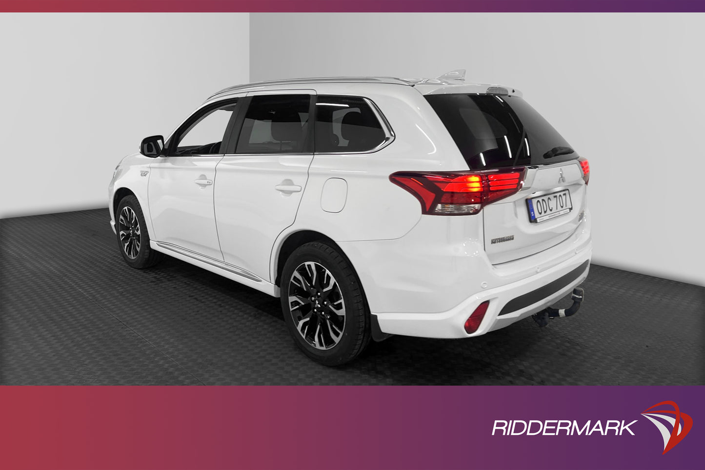 Mitsubishi Outlander P-HEV 4WD 360° Drag Skinn Navigation