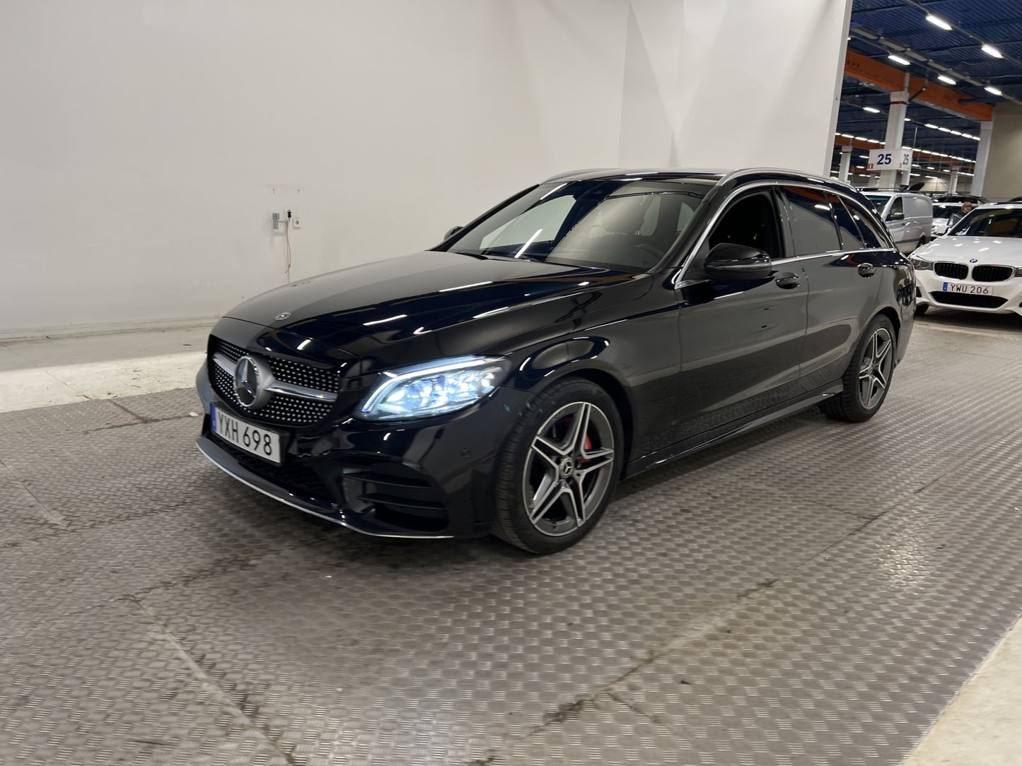 Mercedes-Benz C 200 T 184hk AMG Cockpit Kamera Navi Drag