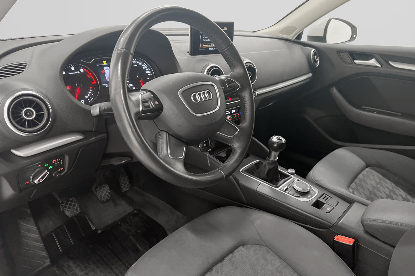 Audi A3 1.2 TFSI 105hk Attraction Nybesikt Nyserv 0.44L/mil