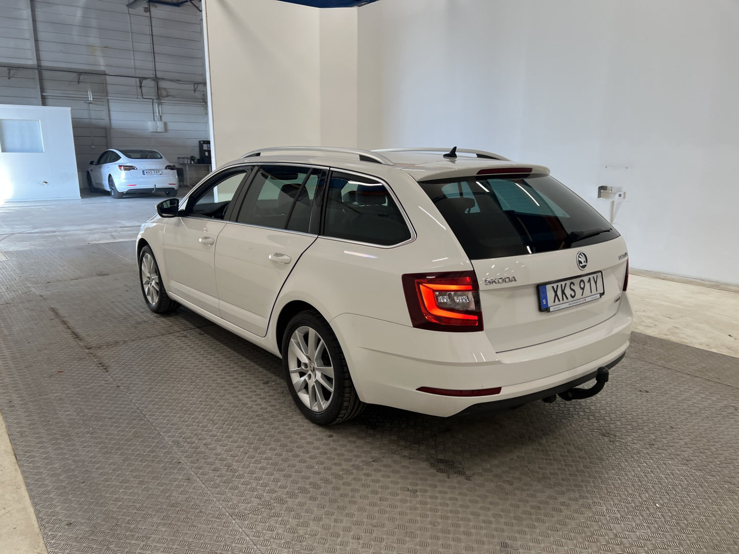 Skoda Octavia Kombi 130hk Premium Värmare Kamera Navi Drag