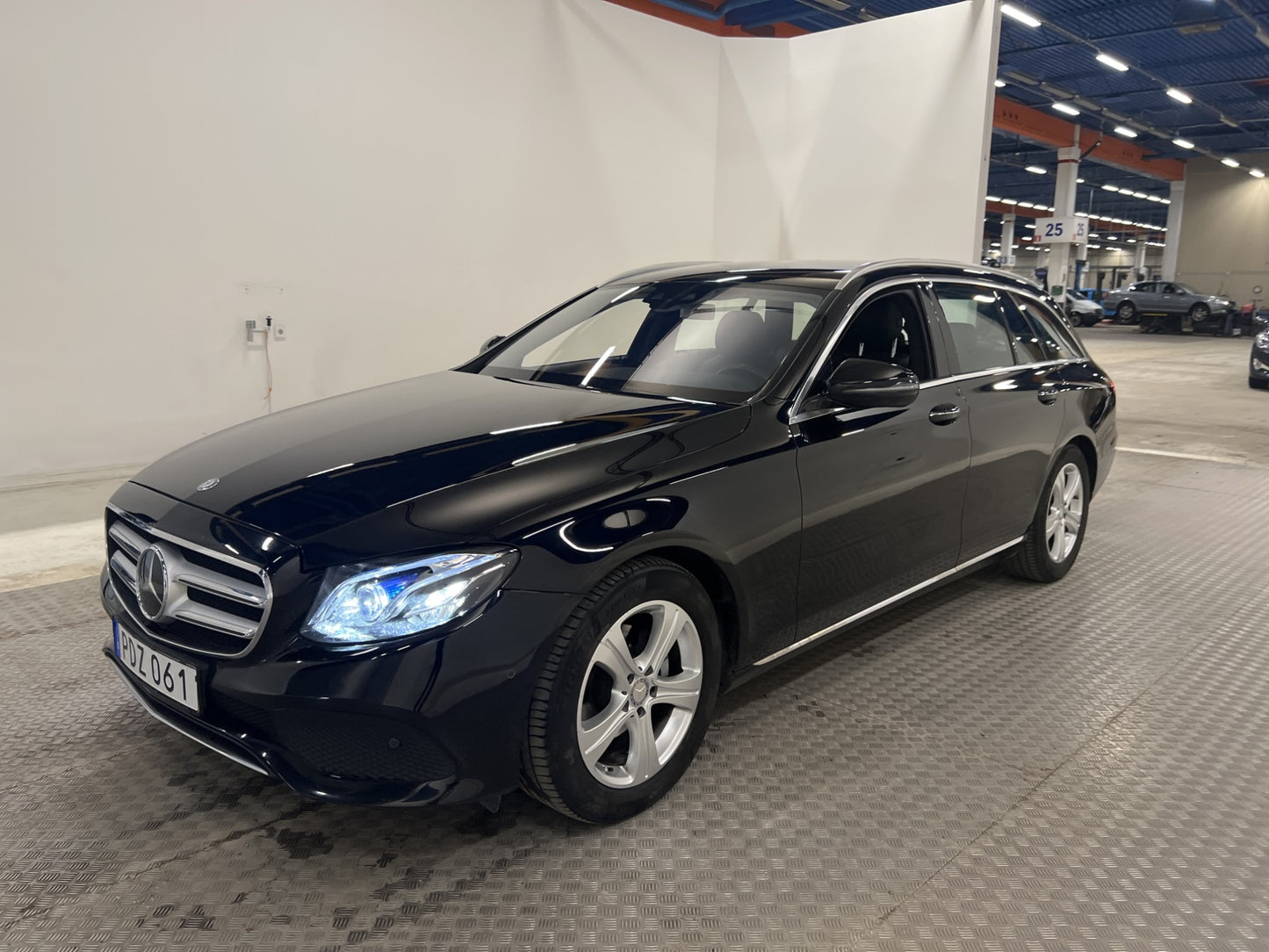 Mercedes-Benz E 220 T d 194hk Widescreen D-värm Drag Skinn