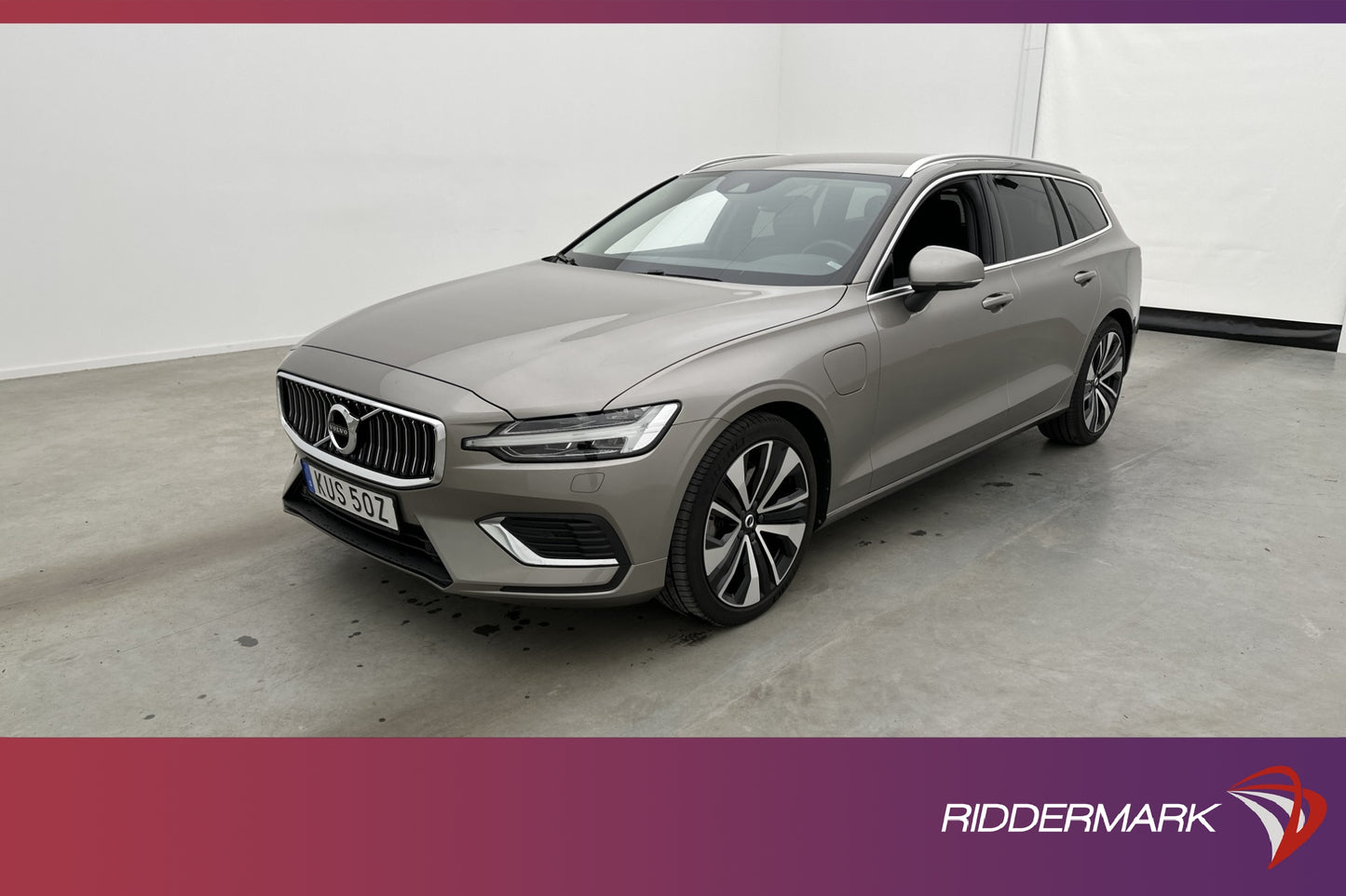 Volvo V60 T8 AWD Recharge Inscription VOC Värm Navi Orrefors