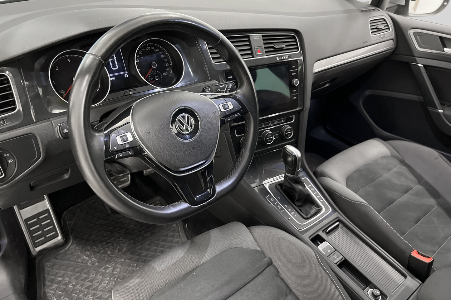 Volkswagen Golf Alltrack 4M 184hk Värmare B-Kam Drag Nyserv