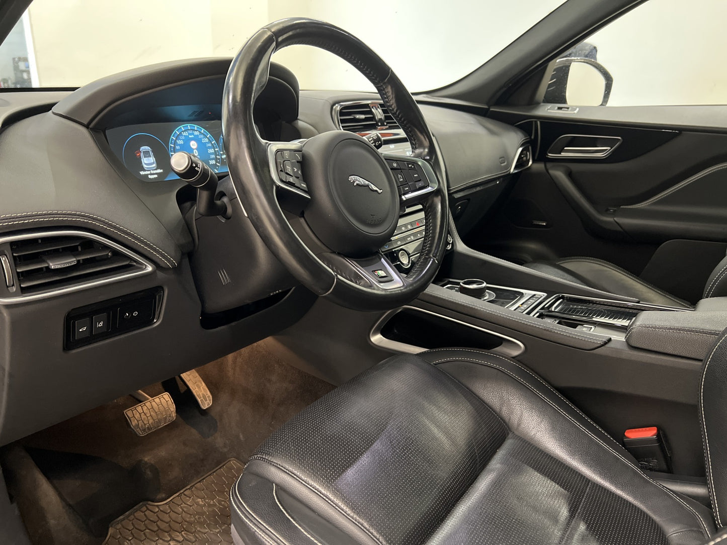 Jaguar F-Pace 180hk AWD Aut R-Sport Cockpit Pano Meridian