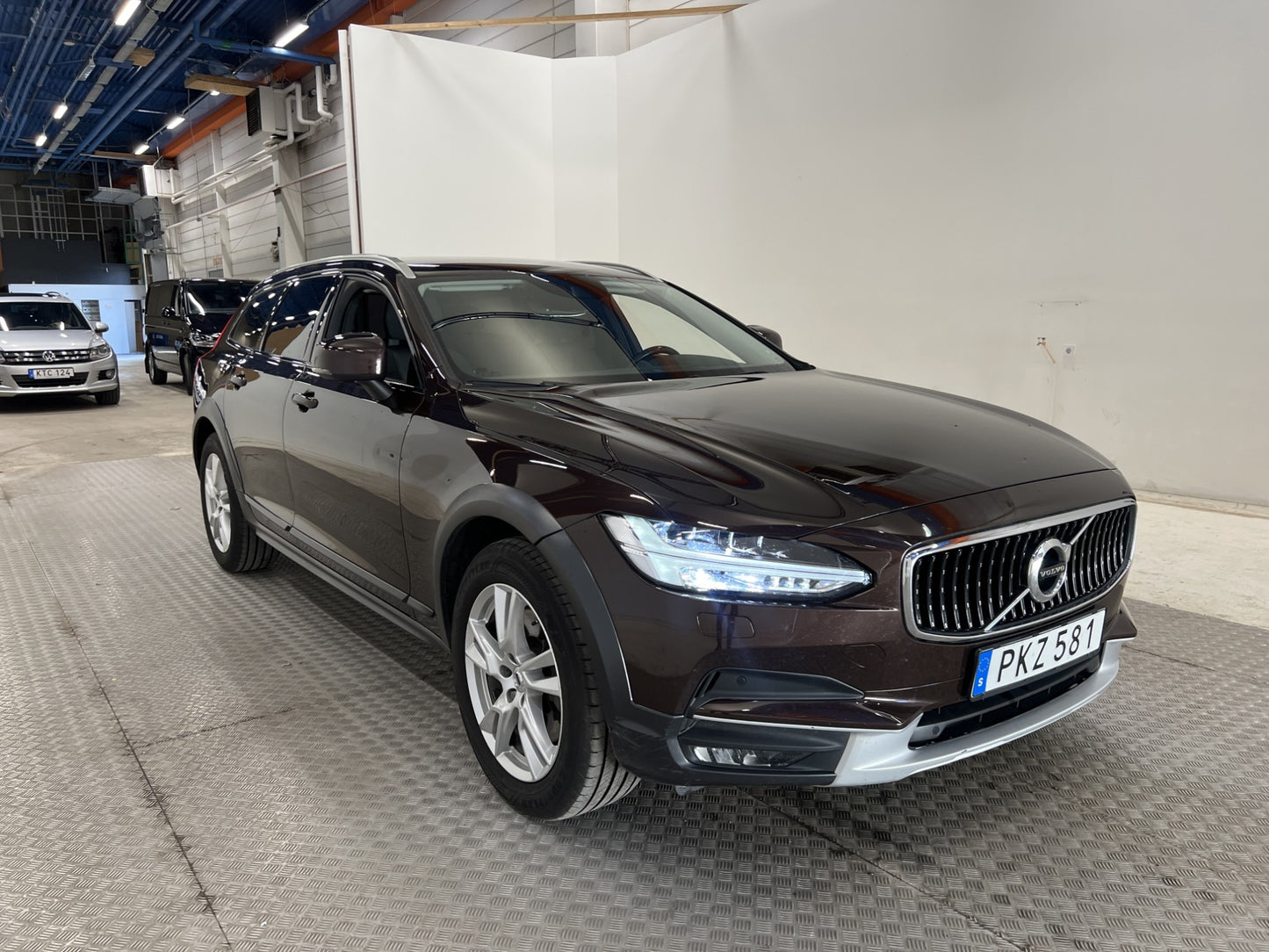 Volvo V90 Cross Country D4 AWD B&W Navi D-värm VOC BLIS Drag