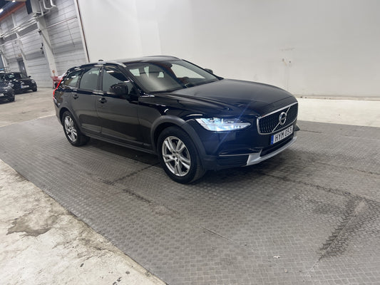 Volvo V90 Cross Country D4 AWD 190hk Momentum VOC Värm Drag