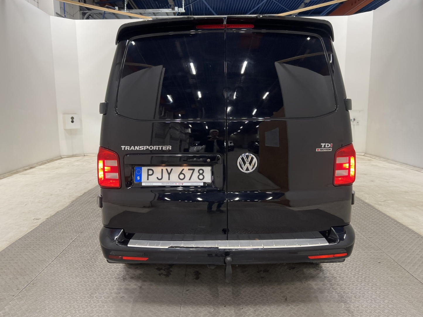 Volkswagen Transporter L2 150hk 4Motion Värmare Drag Moms