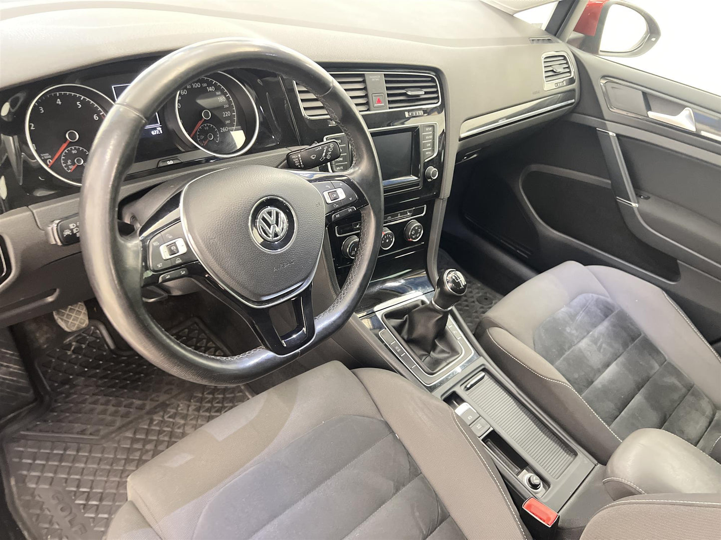 Volkswagen Golf 1.4 TSI 140hk Highline Plus P-värm Alcantara