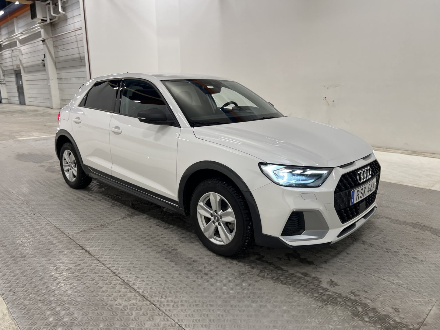 Audi A1 citycarver 30 TFSI Cockpit CarPlay P-sensorer 116hk