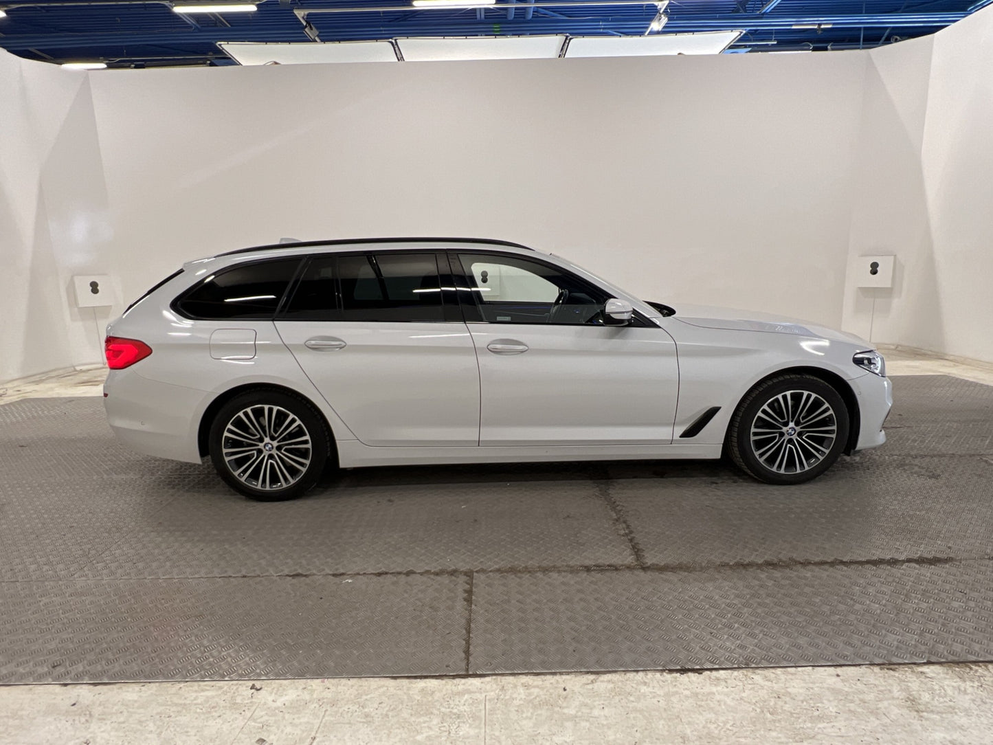 BMW 520 d xDrive Touring 190hk Sport line HiFi Kamera  Drag