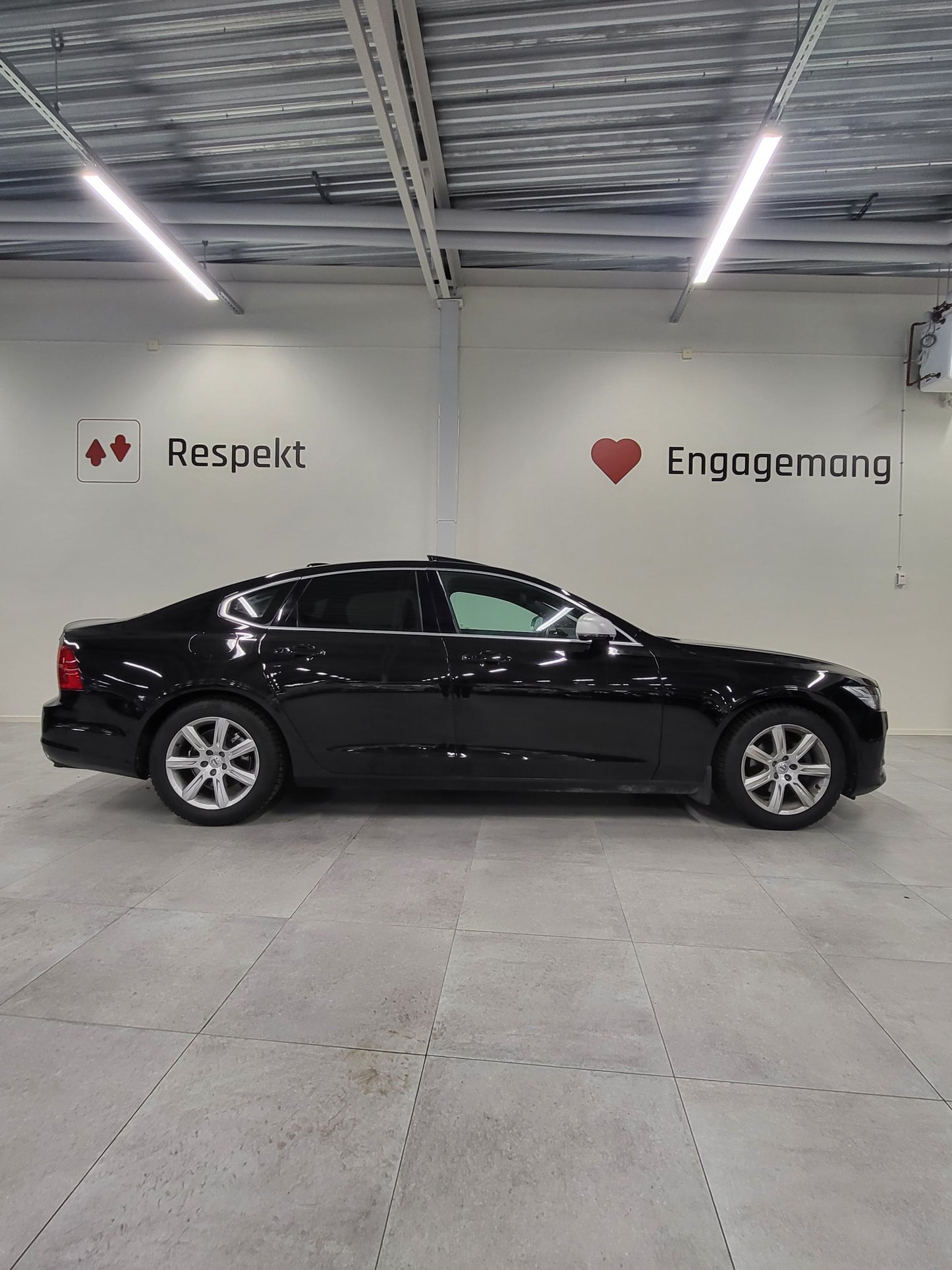 Volvo S90 D4 R-Design VOC D-Värmare B-kam T-lucka Blis Navi