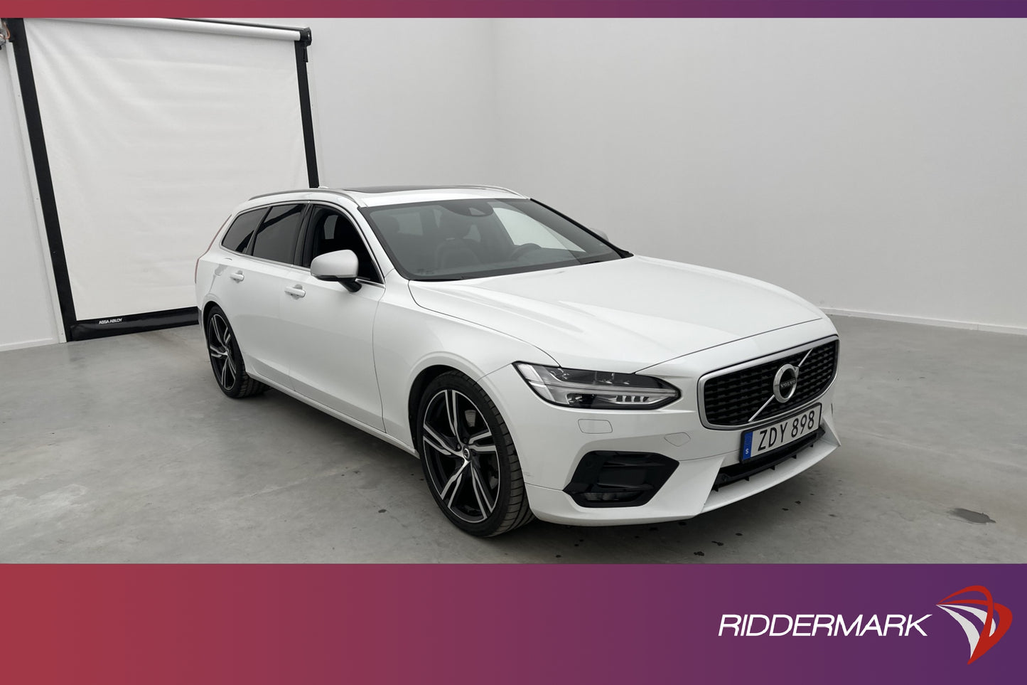 Volvo V90 D5 AWD R-Design D-Värm Pano B&W B-Kamera Navi VOC