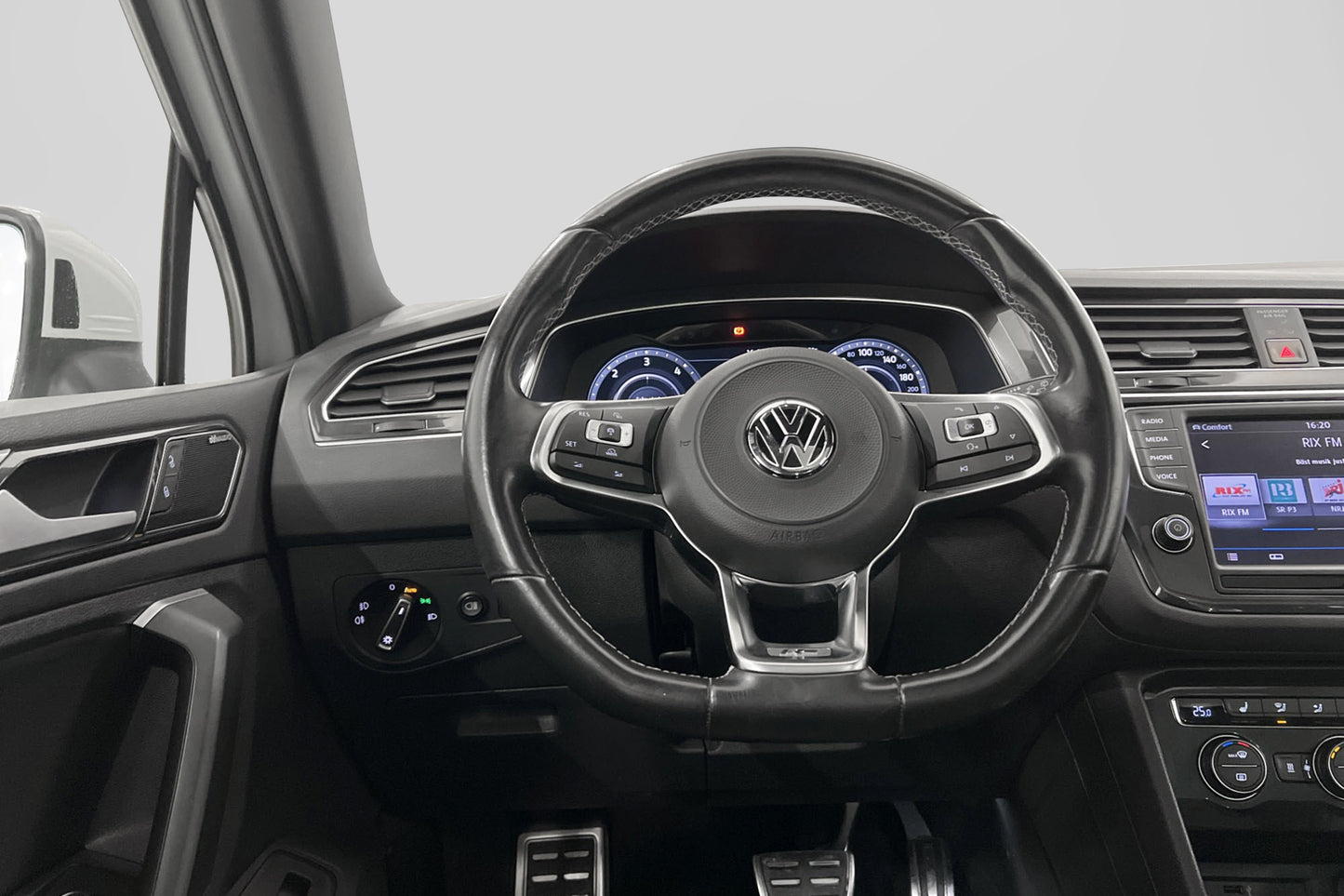 Volkswagen Tiguan 240hk 4M R-Line Cockpit D-Värm Pano HUD