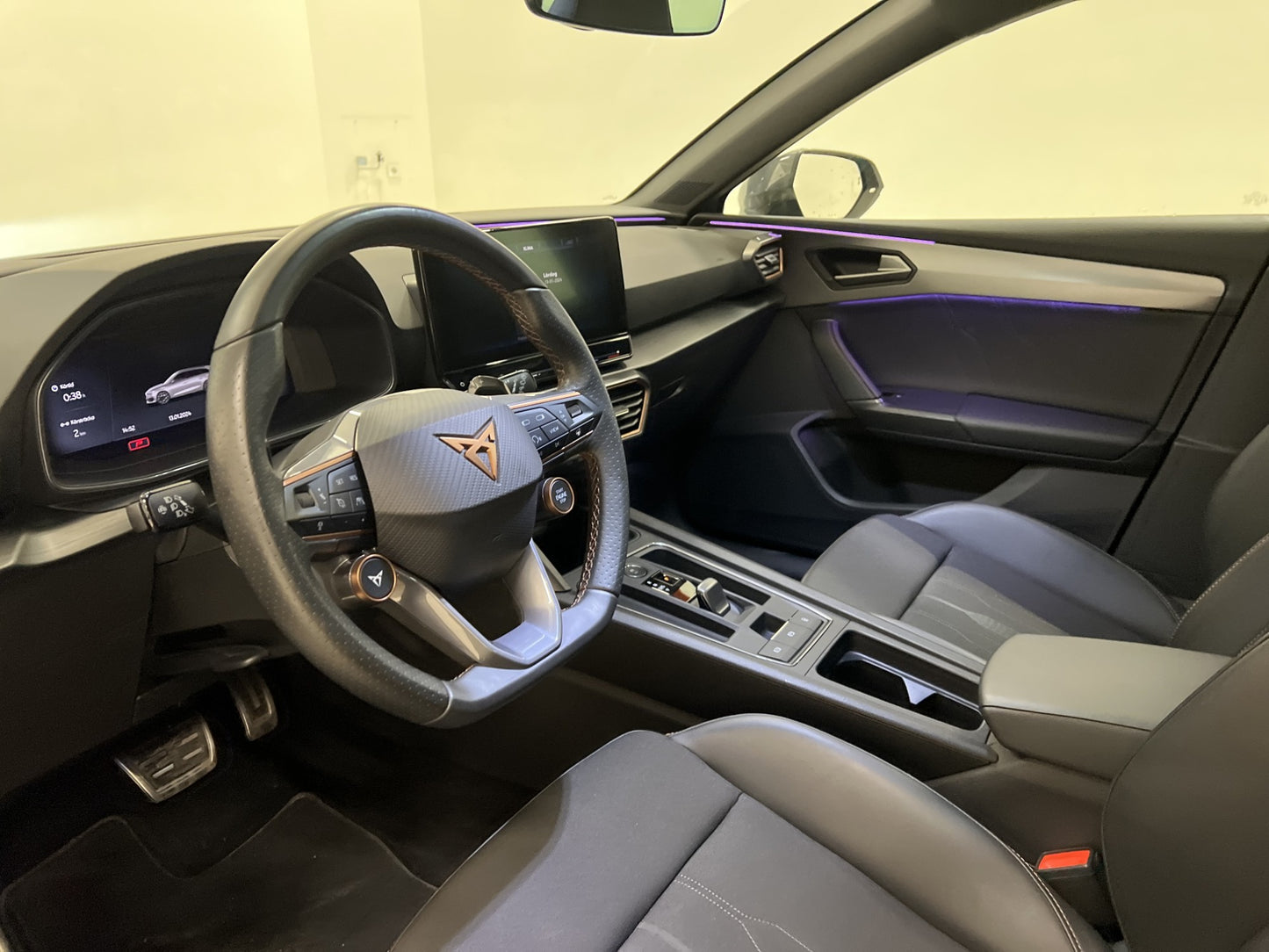 CUPRA Leon Sportstourer e-Hybrid 245hk Cockpit Drag