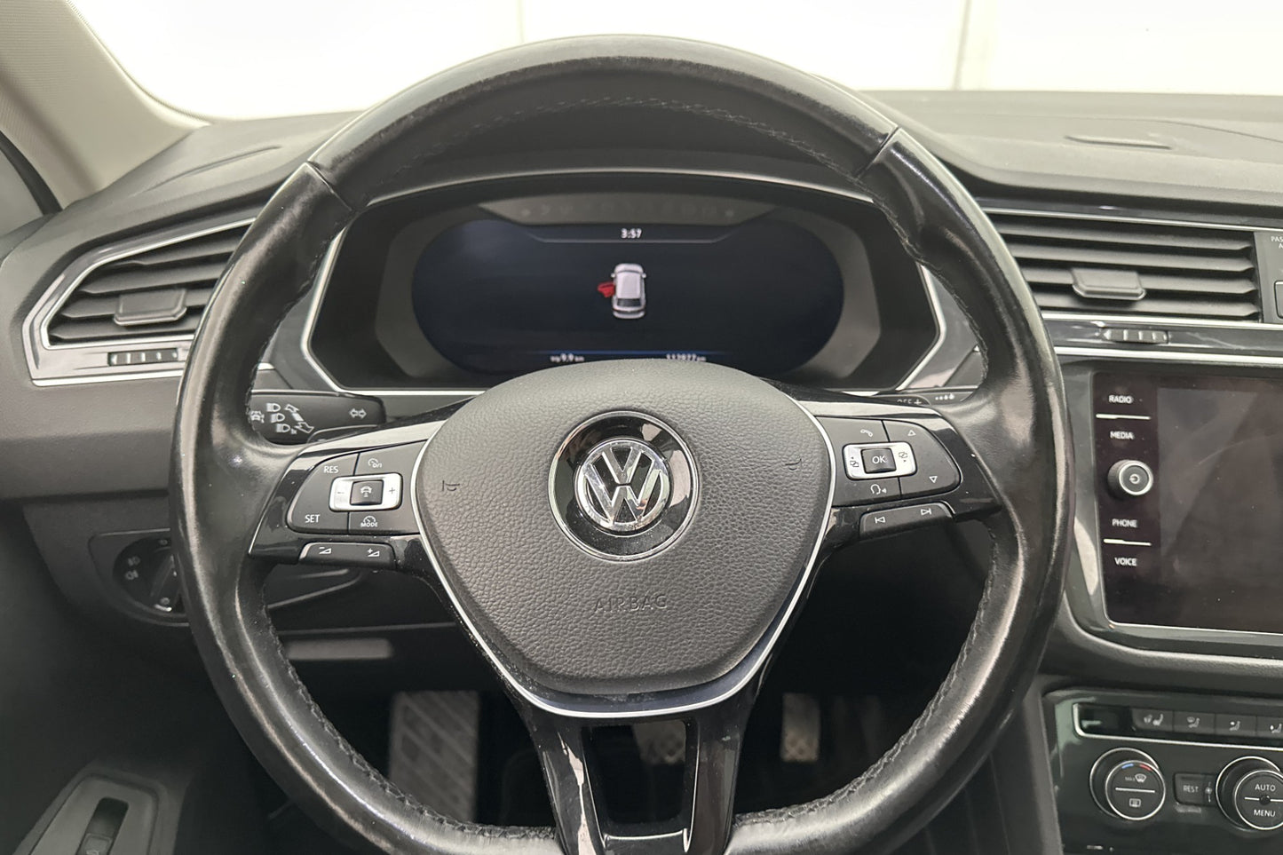 Volkswagen Tiguan 2.0 TDI 4M GT Cockpit Pano Kamera Drag