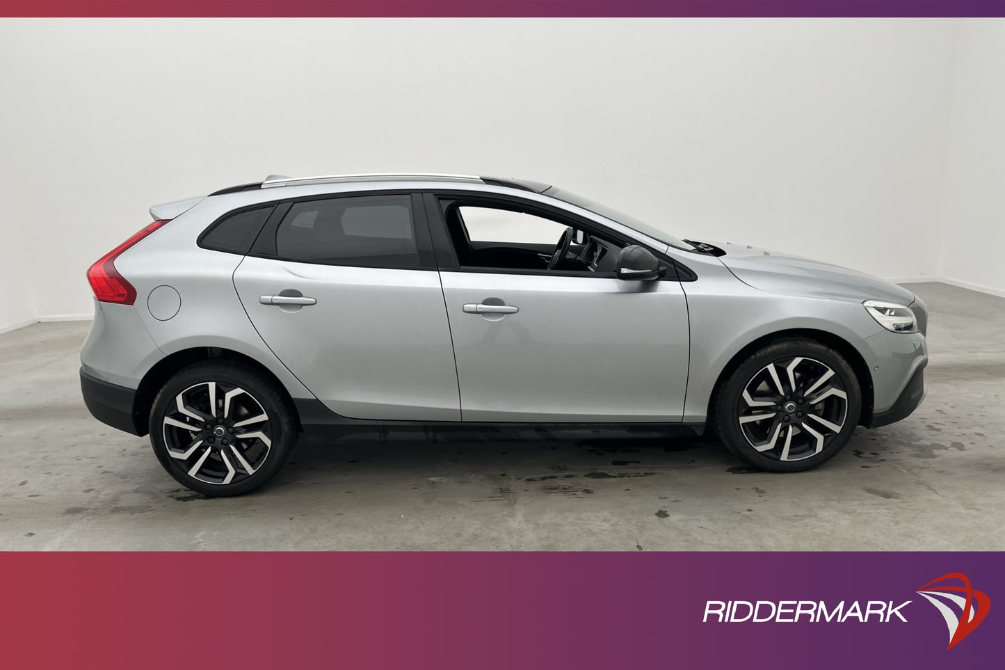 Volvo V40 Cross Country D2 120hk Summum Värm Pano Kamera VOC