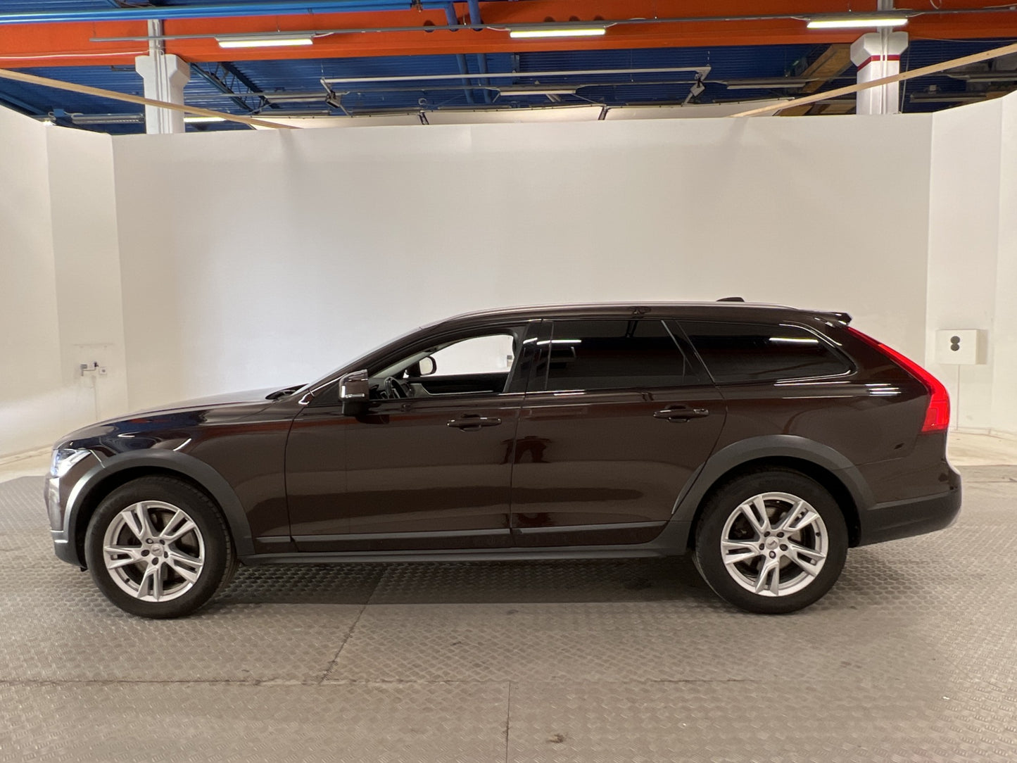 Volvo V90 Cross Country D4 AWD B&W Navi D-värm VOC BLIS Drag