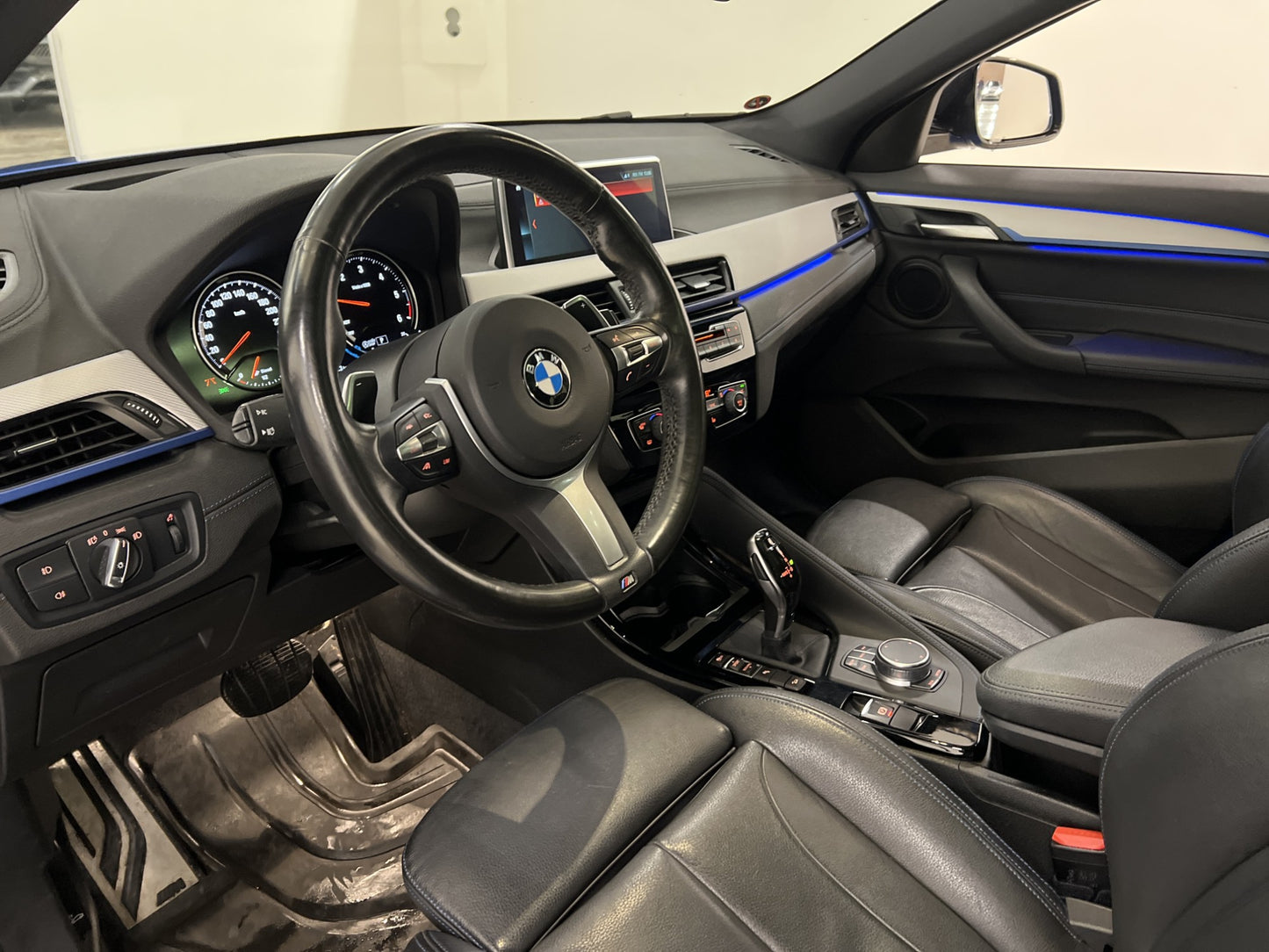 BMW X2 xDrive20d 190hk M-Sport Pano Skinn Kamera HiFi Drag