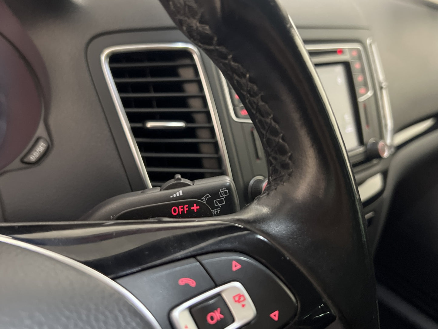 Volkswagen Sharan 4M Premium D-värm 7sits B-kamera CarPlay